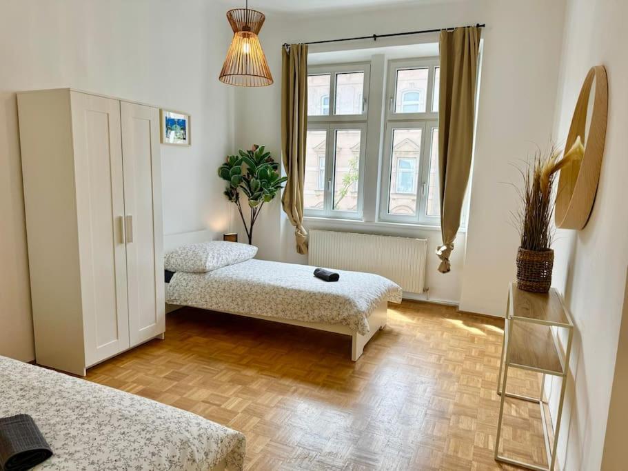 130 M2 Spacious 5 Bedroom Appartement