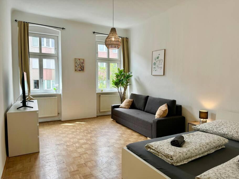130 M2 Spacious 5 Bedroom Wenen