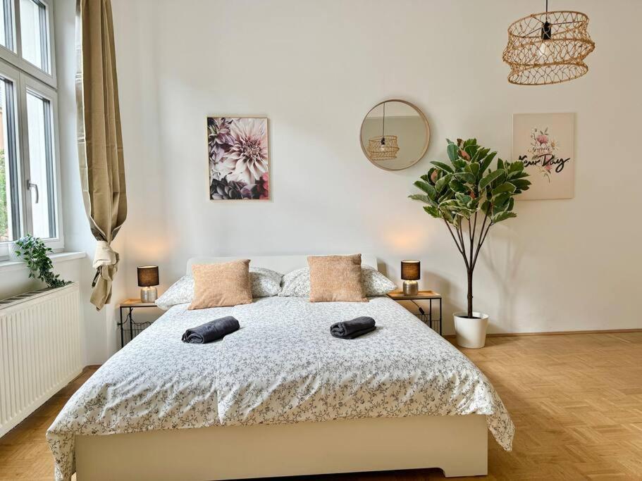 130 M2 Spacious 5 Bedroom Appartement *
